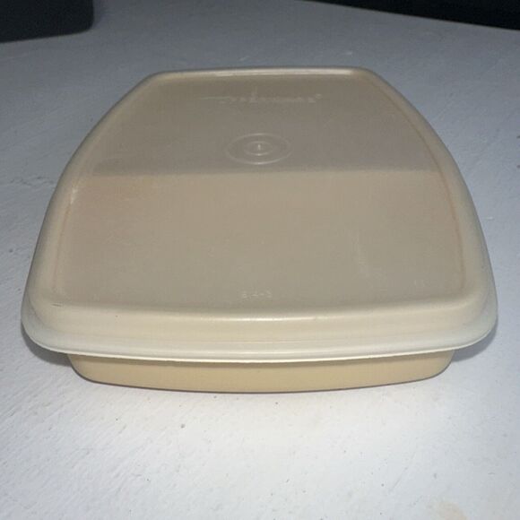 Vintage Tupperware 813-3 Divided Snack & Sandwich Container W/Lid 814-4 Almond - Picture 10 of 11